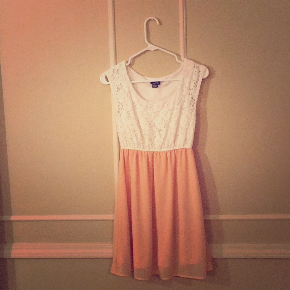 Rue21 size 6 cream and peach colored dress.